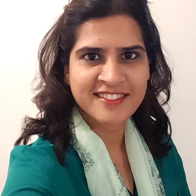 Photo of Dr Amna Hasan